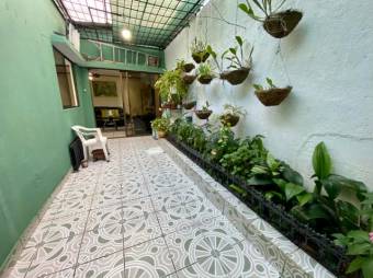 Se vende linda y espaciosa casa en San Francisco de dos Ríos de San José 23-1831