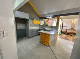 MLS-24-303 VENTA CASA HEREDIA CENTRO MLS-24-303 VENTA CASA HEREDIA CENTRO