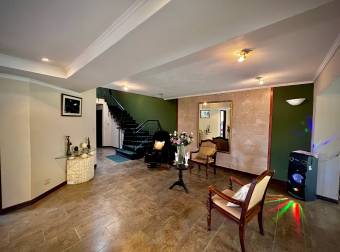 Amplia Casa Lomas de Ayarco Sur (Oportunidad)