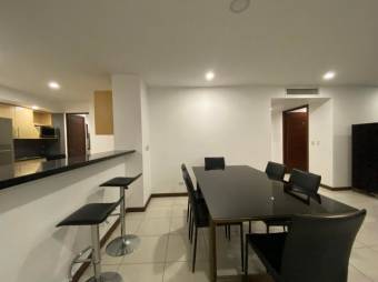 Se alquila lindo y espacioso apartamento con terraza en Santa Ana de San José 24- 329