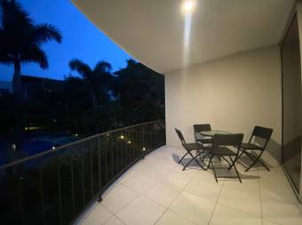 Se alquila lindo y espacioso apartamento con terraza en Santa Ana de San José 24- 329