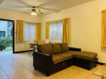 Se alquila lindo apartamento con patio en Santa Ana de San José 23-2513