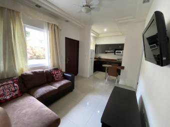 Se alquila lindo y espacioso apartamento en Escazú de San José 23-2080