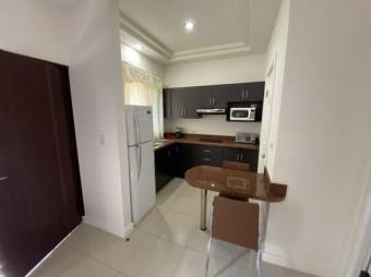 Se alquila lindo y espacioso apartamento en Escazú de San José 23-2080