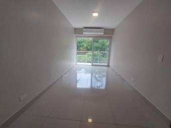 se alquila lindo y espacioso apartamento con terraza en El Limón 23-273