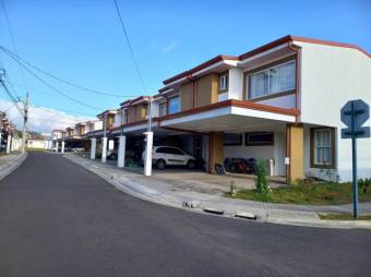 Se alquila hermosa y espaciosa casa con patio en Desamparados de Alajuela 23-3439