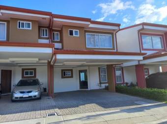 Se alquila hermosa y espaciosa casa con patio en Desamparados de Alajuela 23-3439