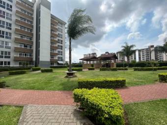 Se vende lindo y espacioso apartamento con terraza en San Rafael de Alajuela 23-3217