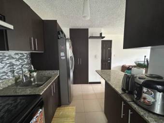 Se vende lindo y espacioso apartamento con terraza en San Rafael de Alajuela 23-3217