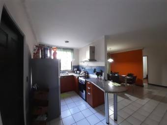 Se vende espacioso apartamento en Mata Redonda de San José 23-2181