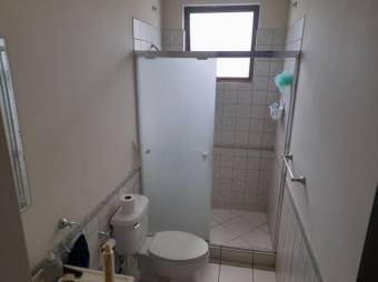 Se vende espacioso apartamento en Mata Redonda de San José 23-2181