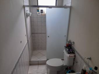 Se vende espacioso apartamento en Mata Redonda de San José 23-2181