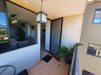 Se vende lindo y espacioso apartamento con terraza en San Rafael de Alajuela 23-1642