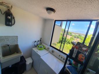 Se vende lindo y espacioso apartamento con terraza en San Rafael de Alajuela 23-1642