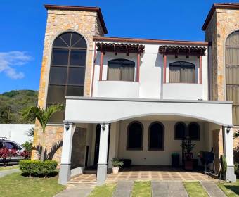 Spectacular Two-Story House for Sale in a Condominium in Pozos de Santa Ana.