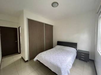 Se vende espacioso apartamento con terraza en Alajuela Centro 23-300