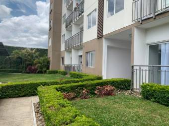 Se vende espacioso apartamento con terraza en Alajuela Centro 23-300