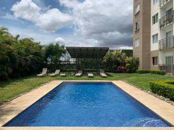 Se vende espacioso apartamento con terraza en Alajuela Centro 23-300