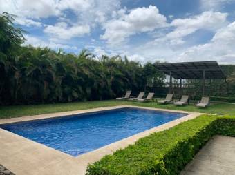 Se vende espacioso apartamento con terraza en Alajuela Centro 23-300