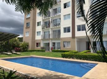 Se vende espacioso apartamento con terraza en Alajuela Centro 23-300