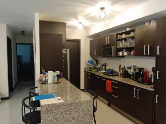 Se vende apartamento con amplia terraza en Santa Ana de San José 23-1765