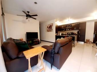 Se vende apartamento con amplia terraza en Santa Ana de San José 23-1765