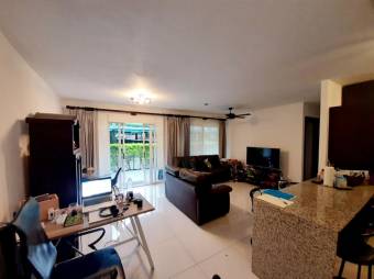 Se vende apartamento con amplia terraza en Santa Ana de San José 23-1765