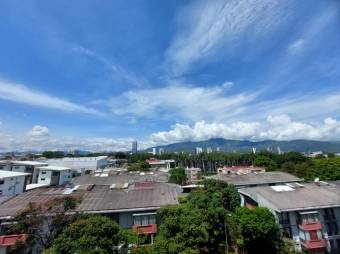 Se vende lindo y espacioso apartamento con terraza en La Uruca de San José 23-2758