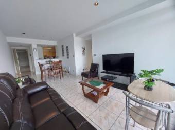 Se vende lindo y espacioso apartamento con terraza en La Uruca de San José 23-2758