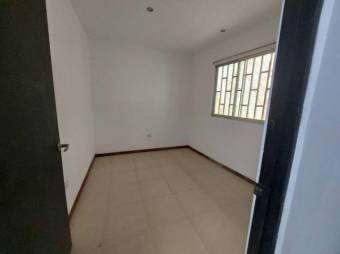 Se vende espacioso apartamento en Curridabat 23-3241