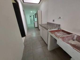 Se vende espacioso apartamento en Curridabat 23-3241