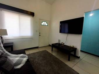 Se alquila linda y espaciosa casa con terraza en San Rafael de Alajuela 24-370