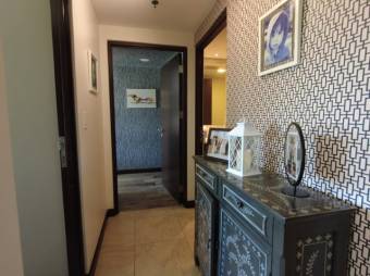 Se vende hermoso y espacioso apartamento en Uruca de San José 23-1430