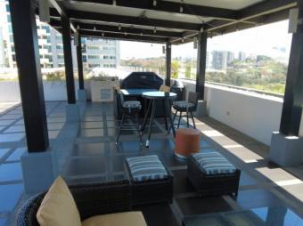 Se vende hermoso y espacioso apartamento en Uruca de San José 23-1430