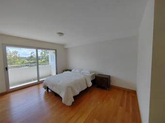 Se vende hermoso y espaciosos apartamento con terraza en Ulloa de Heredia 24-163