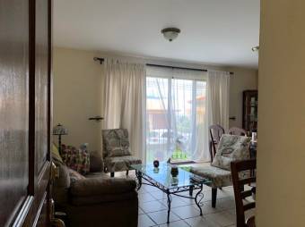 Se vende lindo y espacioso apartamento en San Francisco de Heredia 23-286