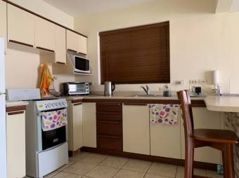 Se vende lindo y espacioso apartamento en San Francisco de Heredia 23-286