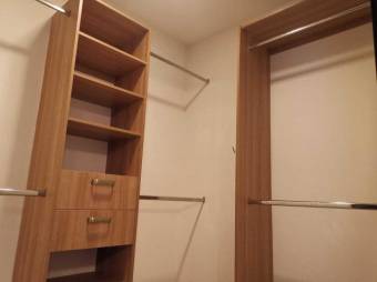 Se vende lindo y espacioso apartamento con terraza en Santa Ana 24-70