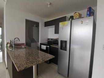 Se vende lindo y espacioso apartamento en San Sebastián de San José 23-2404