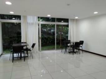 Se vende lindo y espacioso apartamento en Ulloa de Heredia 23-1427