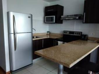 Se vende lindo y espacioso apartamento en Ulloa de Heredia 23-1427