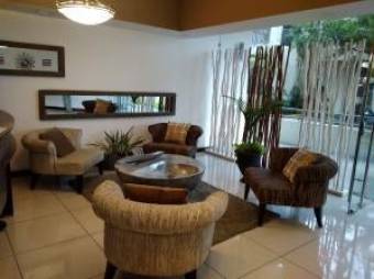 Se vende lindo y espacioso apartamento en Ulloa de Heredia 23-1427