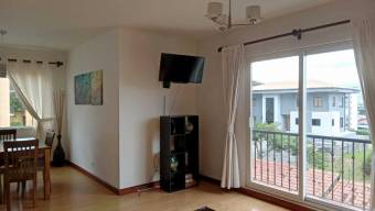 Se vende lindo y espacioso apartamento con terraza en San Rafael de Escazú 23-296