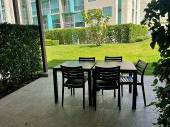 Se vende lindo y espacioso apartamento con terraza en San Sebastián de San José 23-637