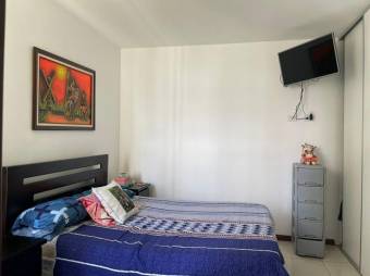 Se vende lindo y espacioso apartamento con terraza en San Sebastián de San José 23-637