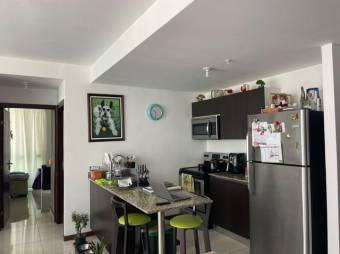 Se vende lindo y espacioso apartamento con terraza en San Sebastián de San José 23-637