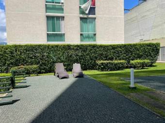 Se vende lindo y espacioso apartamento con terraza en San Sebastián de San José 23-637