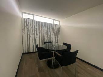 Se vende lindo y espacioso apartamento con terraza en Mata Redonda de San José 23-1404