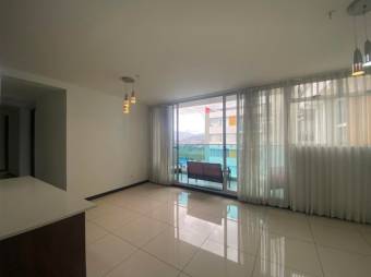 Se vende lindo y espacioso apartamento con terraza en Mata Redonda de San José 23-1404