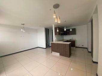 Se vende lindo y espacioso apartamento con terraza en Mata Redonda de San José 23-1404